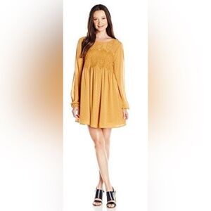 Jolt Women's Long Sleeve Lace (Gold Metal)